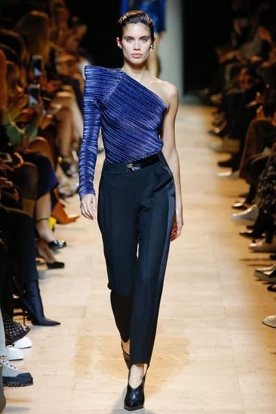 Look 30